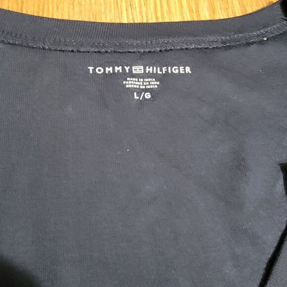 Tommy Hilfiger Women's V Neck All Over Logo Printed T Shirt Tee Navy Large L - Picture 5 of 6